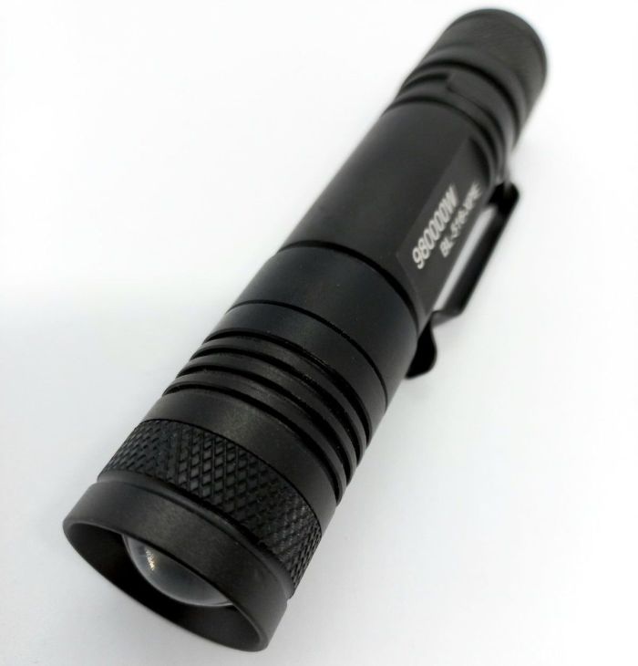 Ручний ліхтар Police 516-XPE (18650)